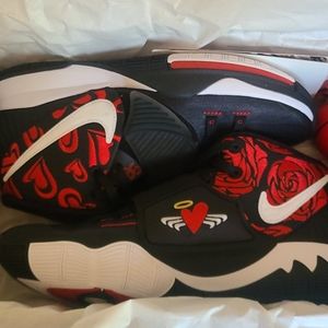 Kyrie 6 Mom Black size 10